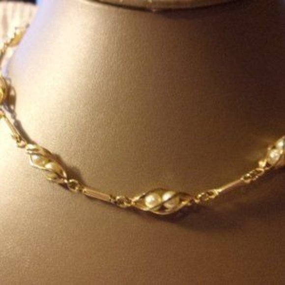 "Sarah Coventry Twirling Pearls Choker Necklace " - Picture 2 of 5